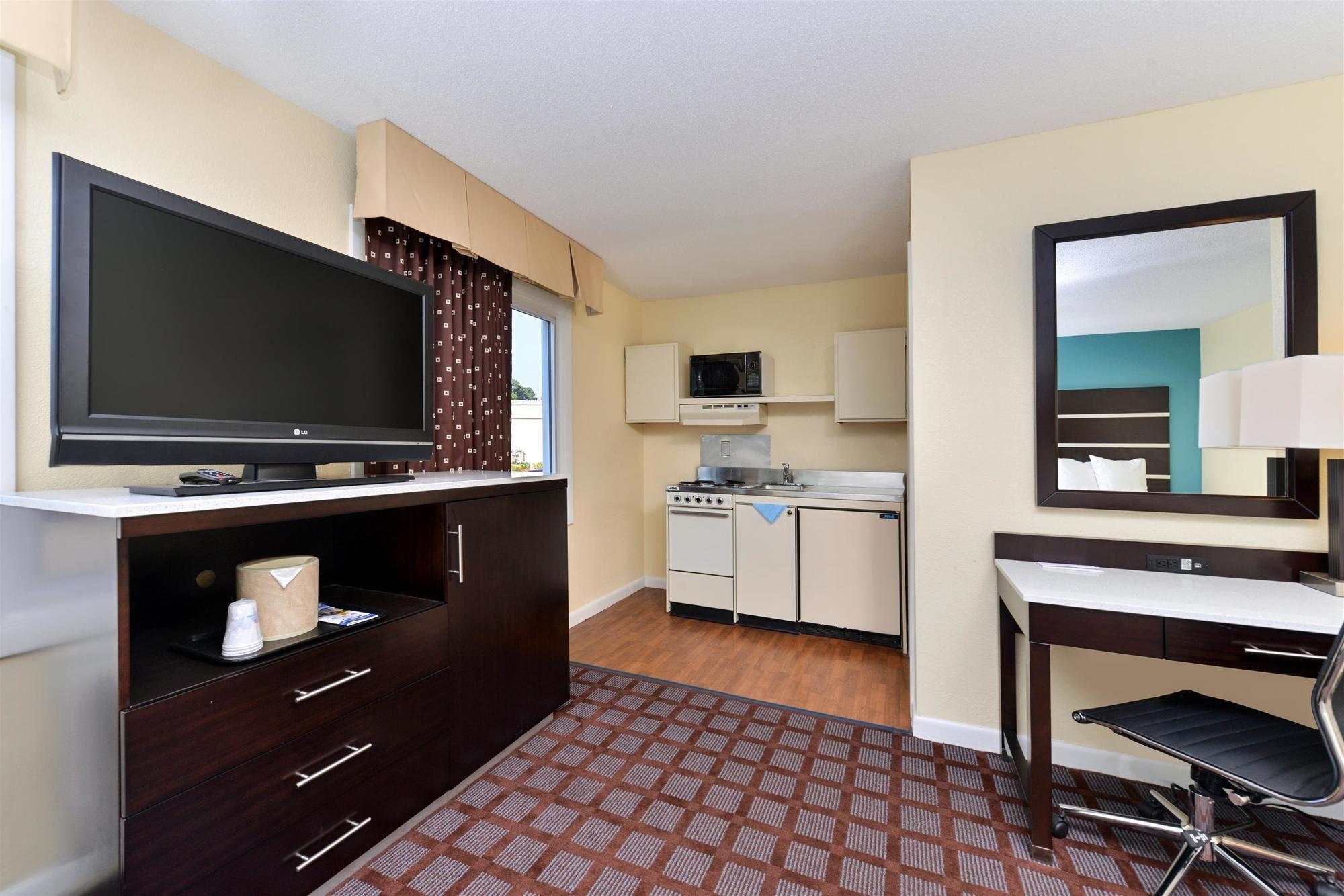 Americas Best Value Inn New London Mystic Buitenkant foto