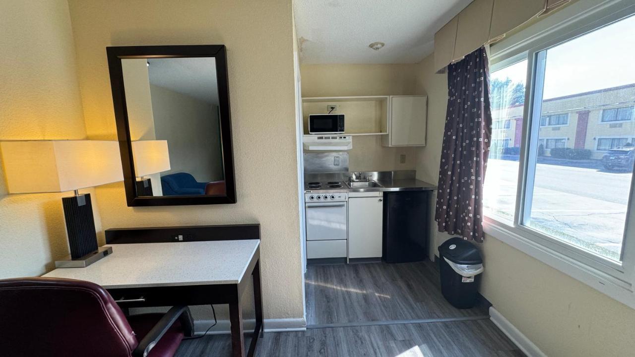 Americas Best Value Inn New London Mystic Buitenkant foto