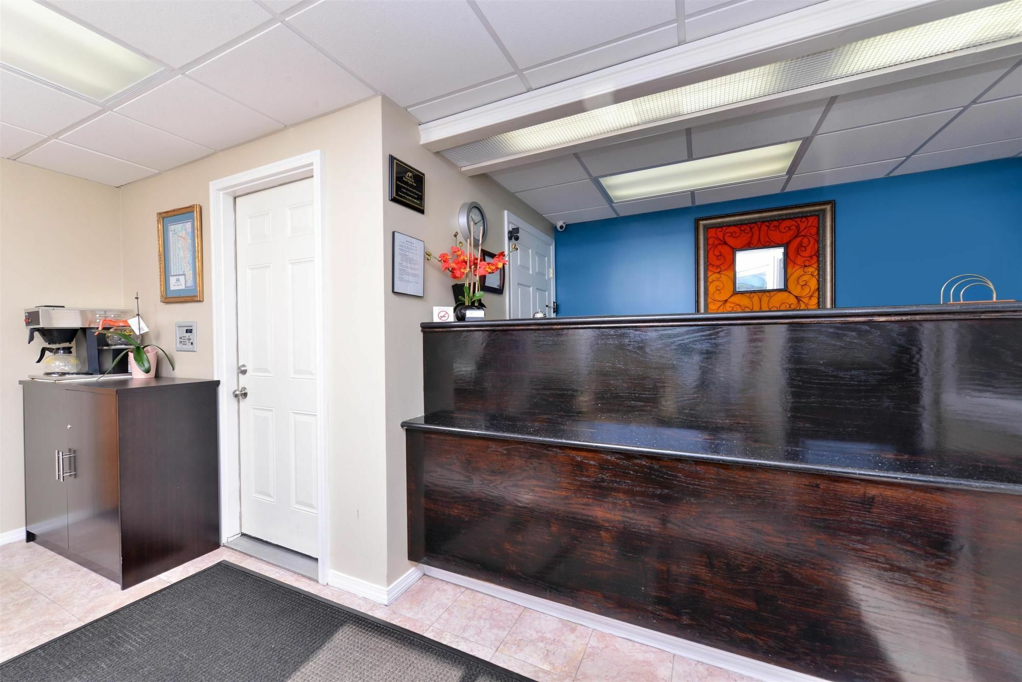 Americas Best Value Inn New London Mystic Buitenkant foto