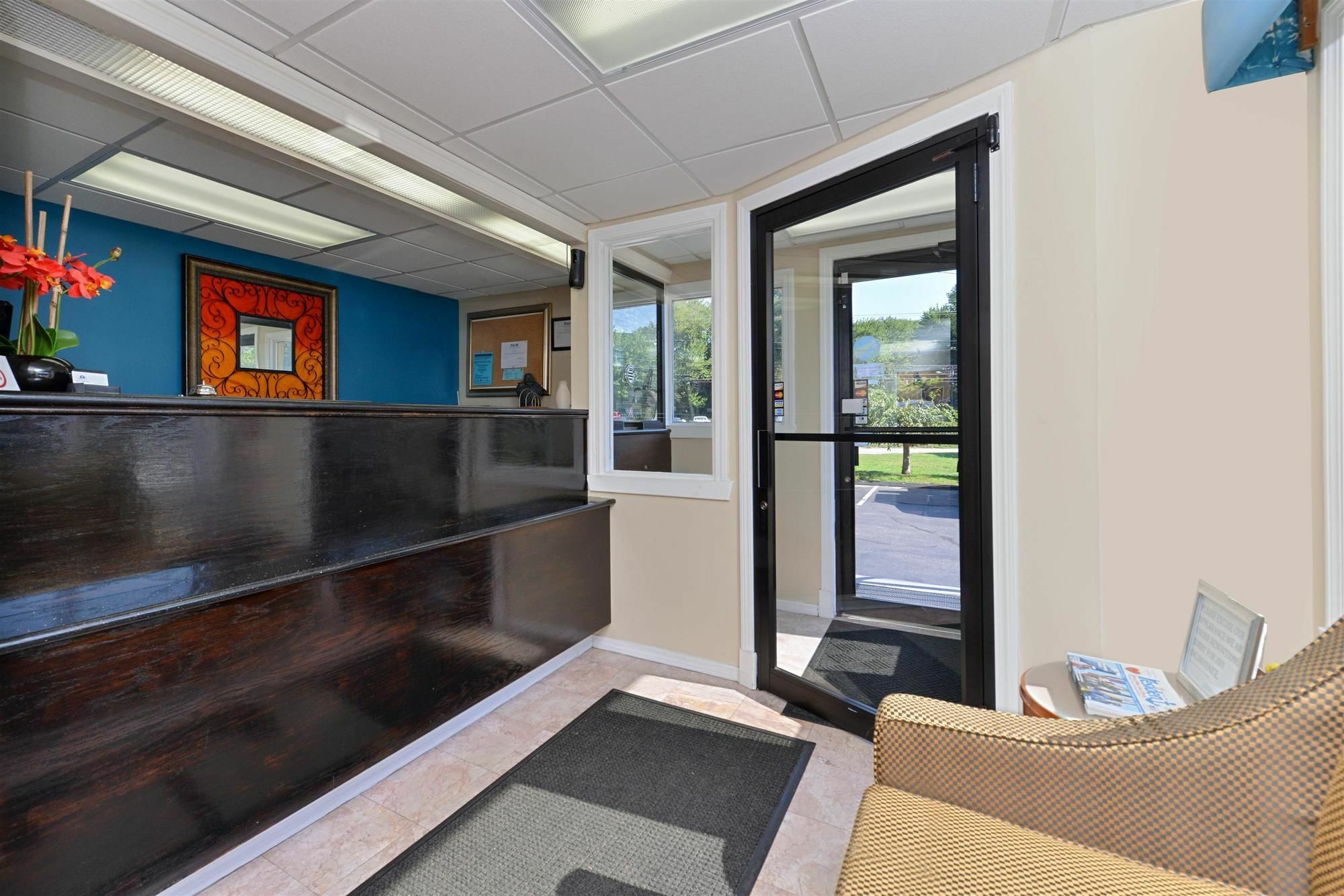Americas Best Value Inn New London Mystic Buitenkant foto